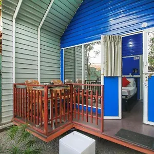 Hostel A4 Colombo Airport: Eco-lodge With Free Airport Transfers, Katunayake