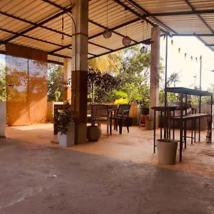 Bed & Breakfast Airport Layover, Katunayake